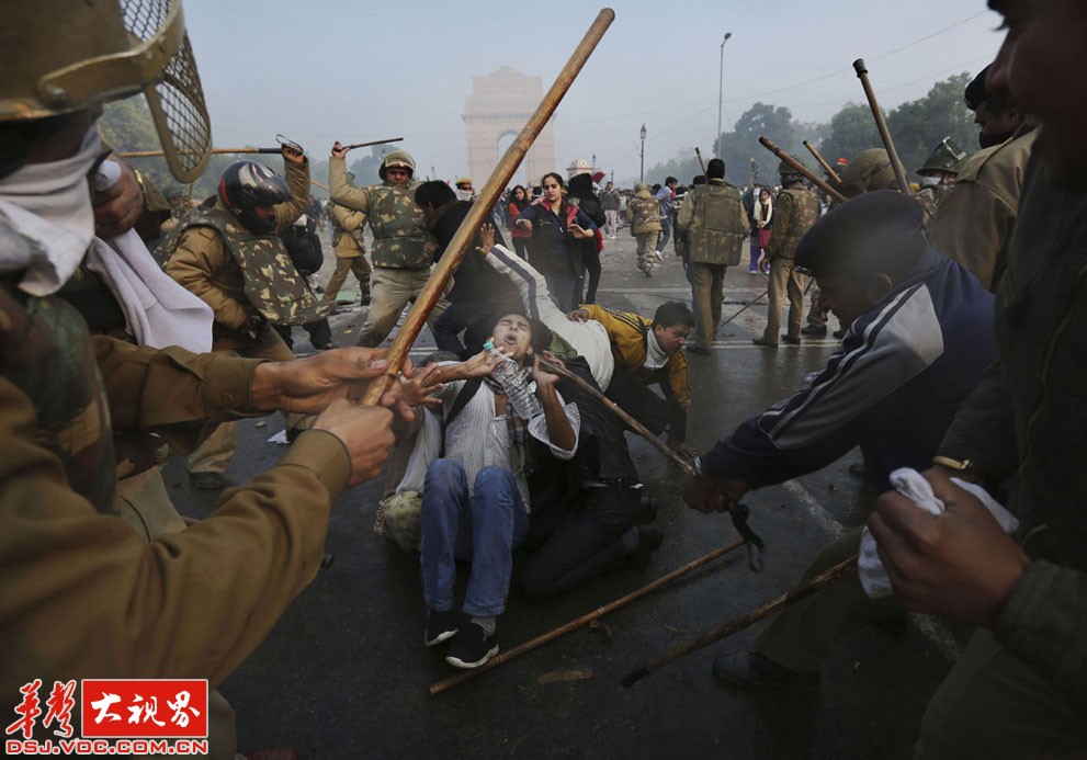 印度人民怒了 女学生被强奸引发全国暴动