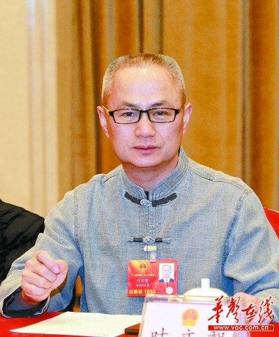 叶文智代表本报记者 陈亚静【声音】旅游资源是有限的,只有不断推出