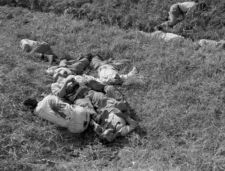 联合国军虐杀朝战俘:士兵被剥光(第二页) - 头条 - 朝鲜战争停战60年