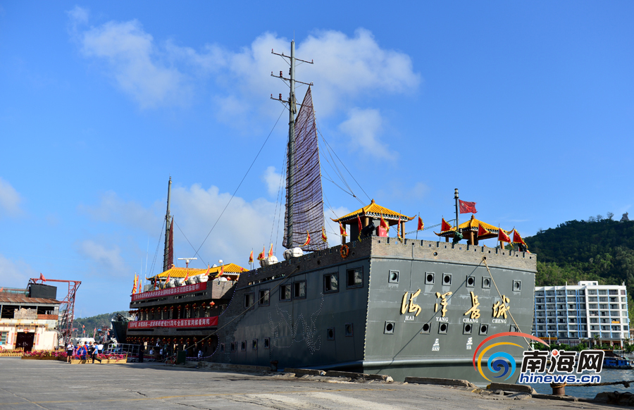 网媒看海南"记者们在三亚"海洋长城号"上体验了难忘的80分钟海上之旅