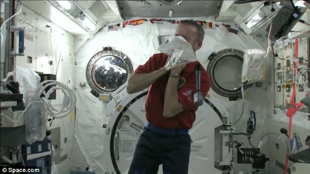 宇航员用的密封浴桶图片