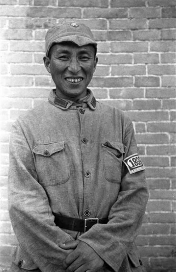 看看真实的八路军形象究竟什麽样