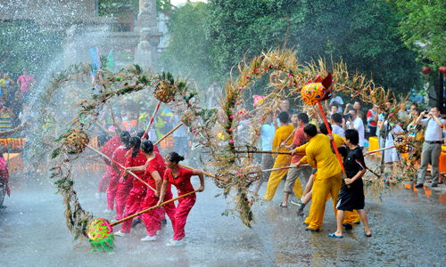 当日是农历六月初六,是张家界市土家族纪念土家覃垕王的传统节日,至今