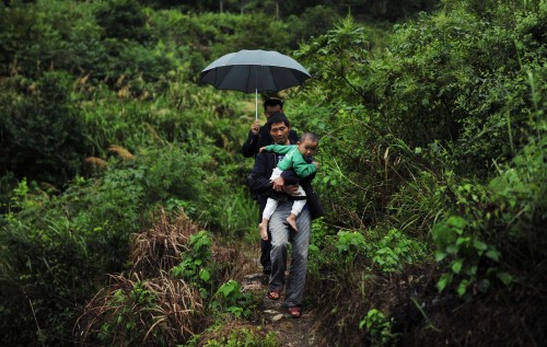 "木桶男孩"刘宇清入长沙看病
