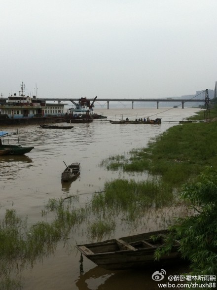醉卧霜林听雨眠