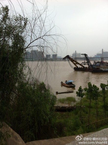 醉卧霜林听雨眠