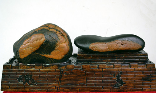 江华惊现"八一"组合文字石