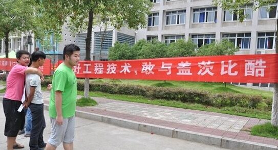 湖南民院迎新标语吸引学生忍不住多看几眼学生说,开学最大的感受就是