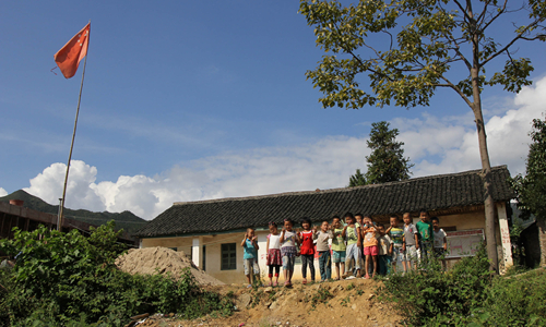 胡永林,胡利波父子接力"山顶小学"41年