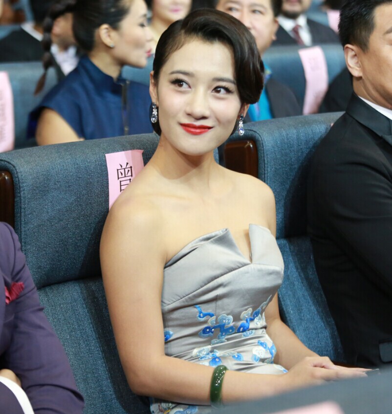 曾培受邀出席第32届金鸡百花电影节 影迷疯狂追捧