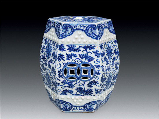 清乾隆?青花六方缠枝莲迎手