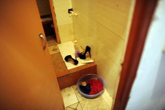 浴室少女自殺图片