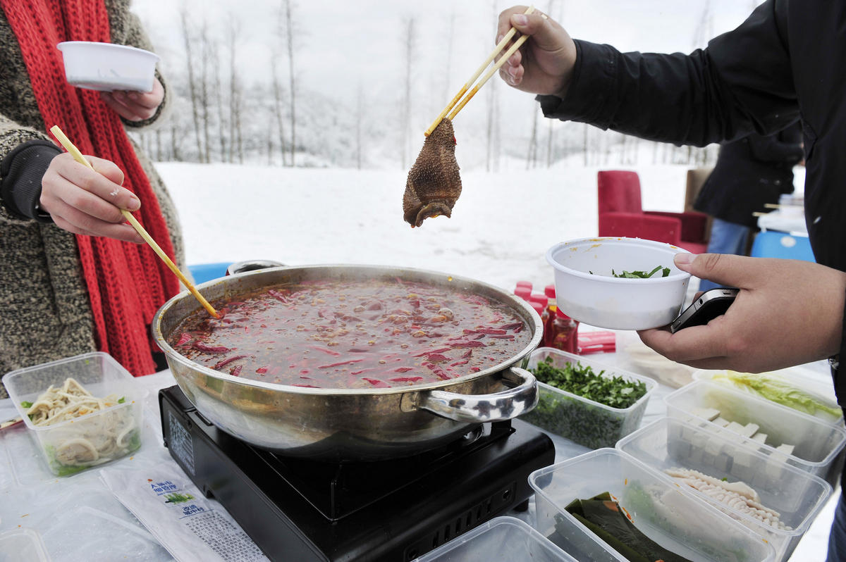 雪地里吃火锅你见过吗网友吃货就是任性