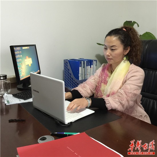 80后打工妹自创电商新模式 逆袭成"美容电商女王"