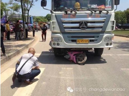 常德发生一起重大车祸两名女子当场被撞身亡