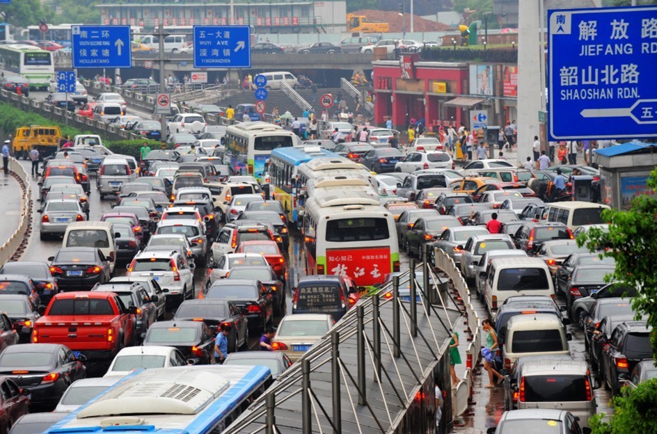 以及5月3日的14:30-22:00三个时间段将是"五一"自驾出行交通高峰时段