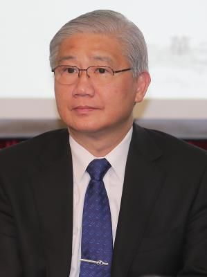 台湾大学校长杨泮池(图)表示,学校正努力开源节流,今年暂不跟进调涨