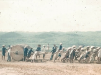 抗战故事.后方｜石磙，民工的纪念碑