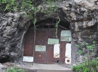 抗战故事.后方丨“内迁”避战到湖南 幸有茅棚暂避雨