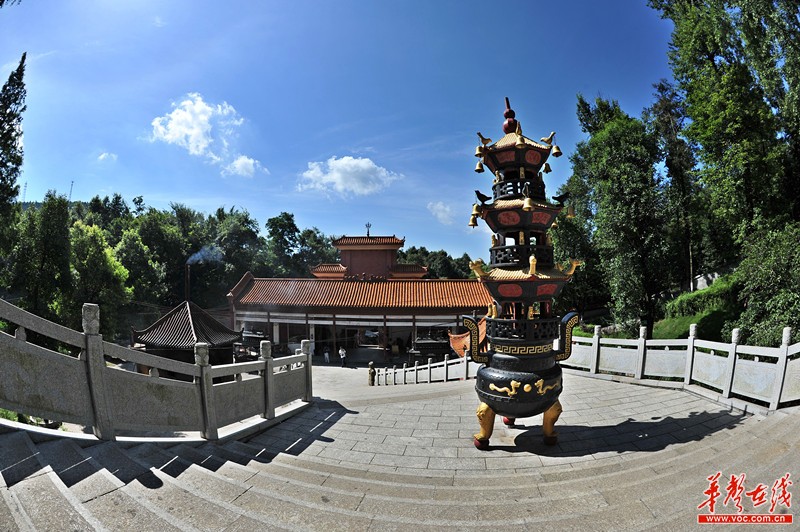 回龙山千年古刹白云寺