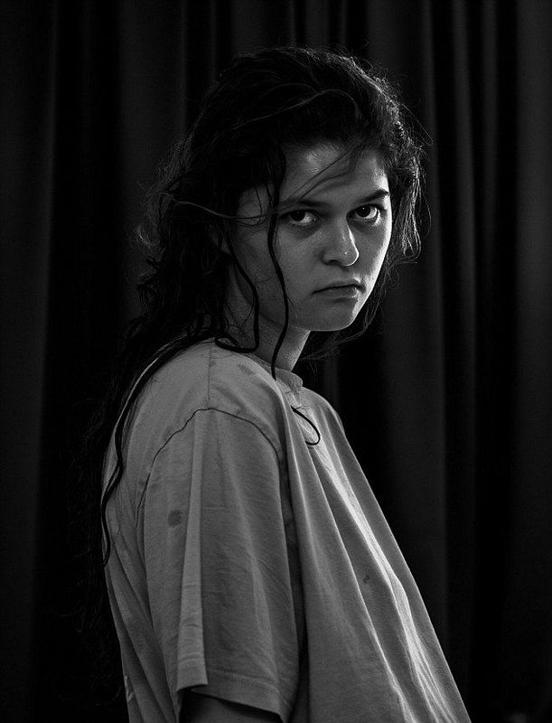 荷兰女学生用黑白照片记录其精神病院生活