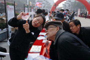 省经信委开展“下企业、送服务、稳增长”活动