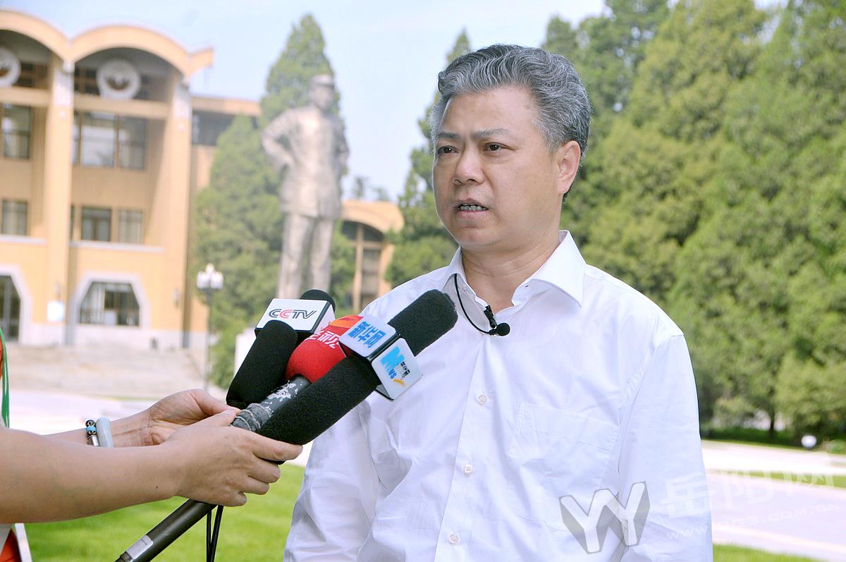 岳阳市委书记盛荣华接受中央省主流媒体专访