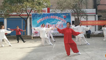 娄底市首家社区老年人幸福驿站幸福满满