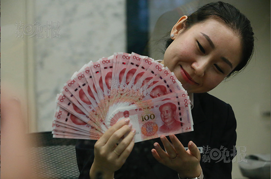 新版人民币百元钞票今日上午亮相图