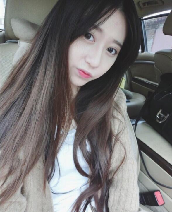 留英校花网晒生活照长相清纯长腿迷人