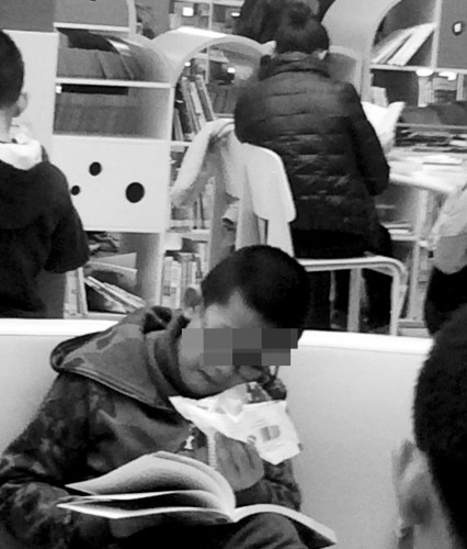 记者探访沈阳两大图书馆 盘点不文明行为