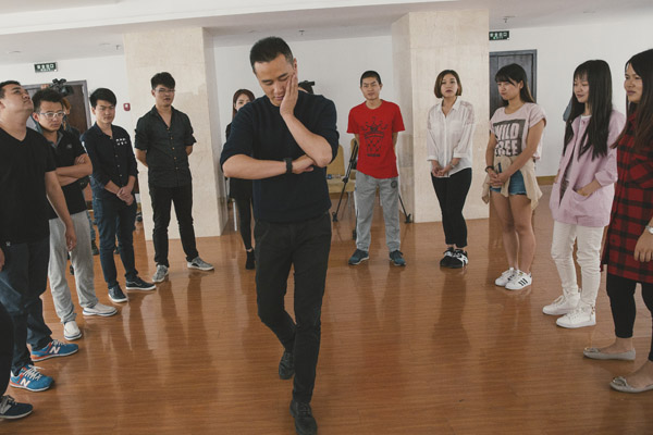 “网红”圈的台前幕后：顶尖女主播身价数千万