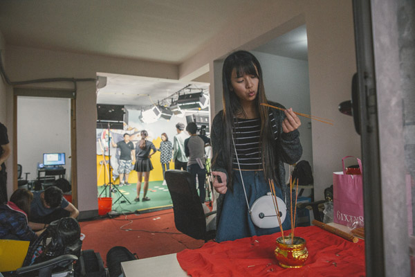 “网红”圈的台前幕后：顶尖女主播身价数千万