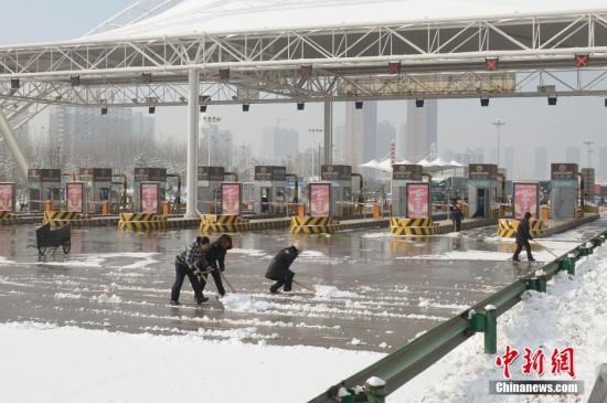 中国中东部遭受低温雪灾 已致六省数十万人受灾 - 国内动态 - 华声新闻