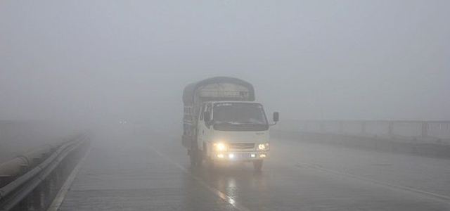 邵阳市因大雾部分路段能见度不到50米 高速公路实行交通管制