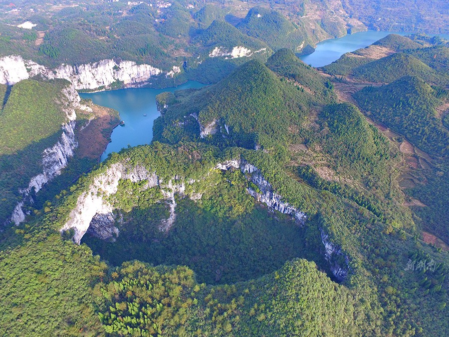 湘西麻溪铺天坑岭图片