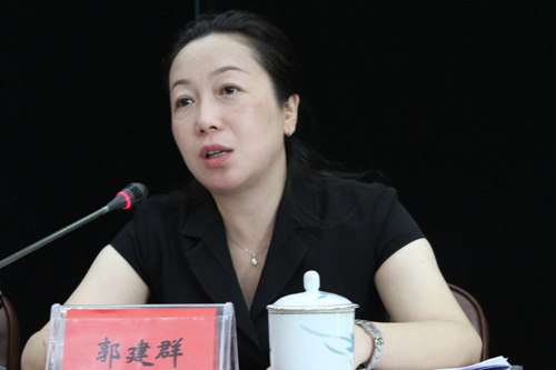 郭建群主持召开座谈会征求对《政府工作报告》的意见