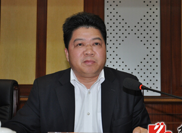 易贵长指导洪江区工委专题民主生活会