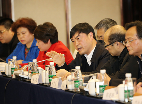 省人大代表分组审议政府工作报告和“十三五”规划纲要(草案)