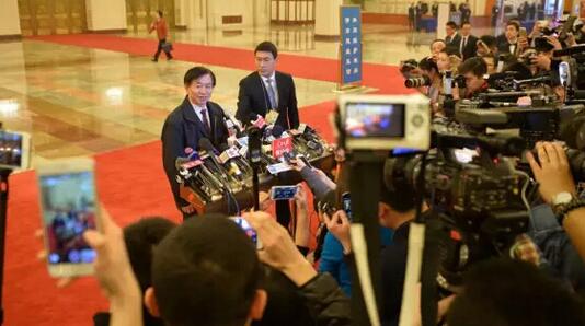 两会媒体最关注这个通道 它有什么历史