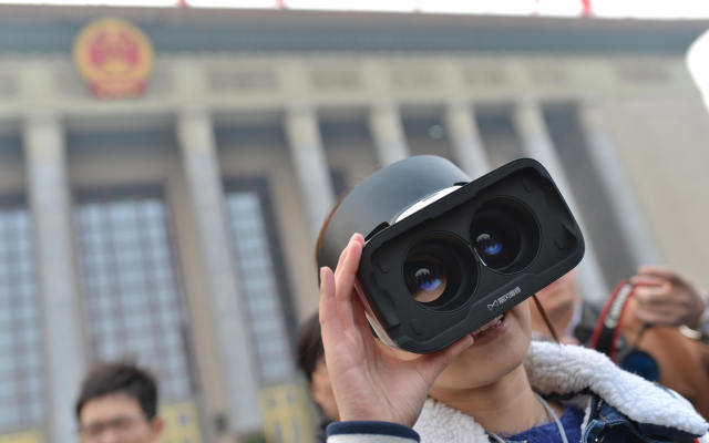 VR、3D相机齐上阵 各显神通拍两会