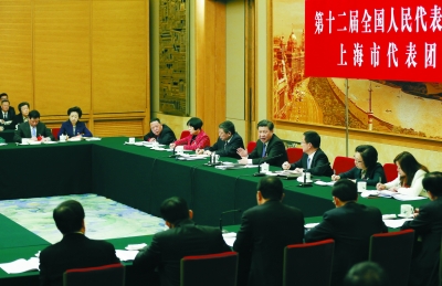 习近平到上海代表团参加审议：坚决扭转政府职能错位
