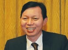 黄志明代表呼吁取消土地出让使用年限，鼓励实业兴邦