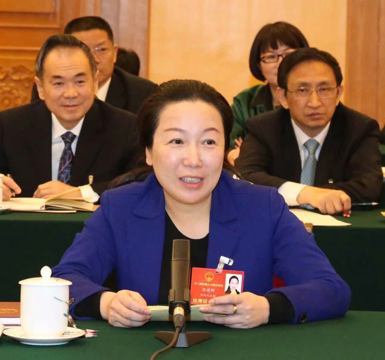郭建群代表：总书记与贫困地区、少数民族地区群众心贴心