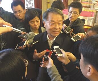 交通运输部部长：是否收取交通拥堵费 由各地出台政策