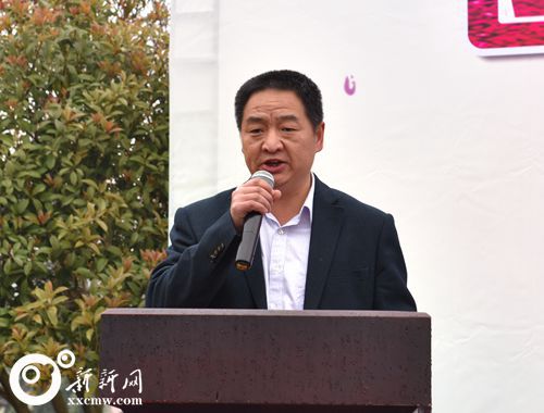 图为娄底市委宣传部常务副部长何一波主持启动仪式