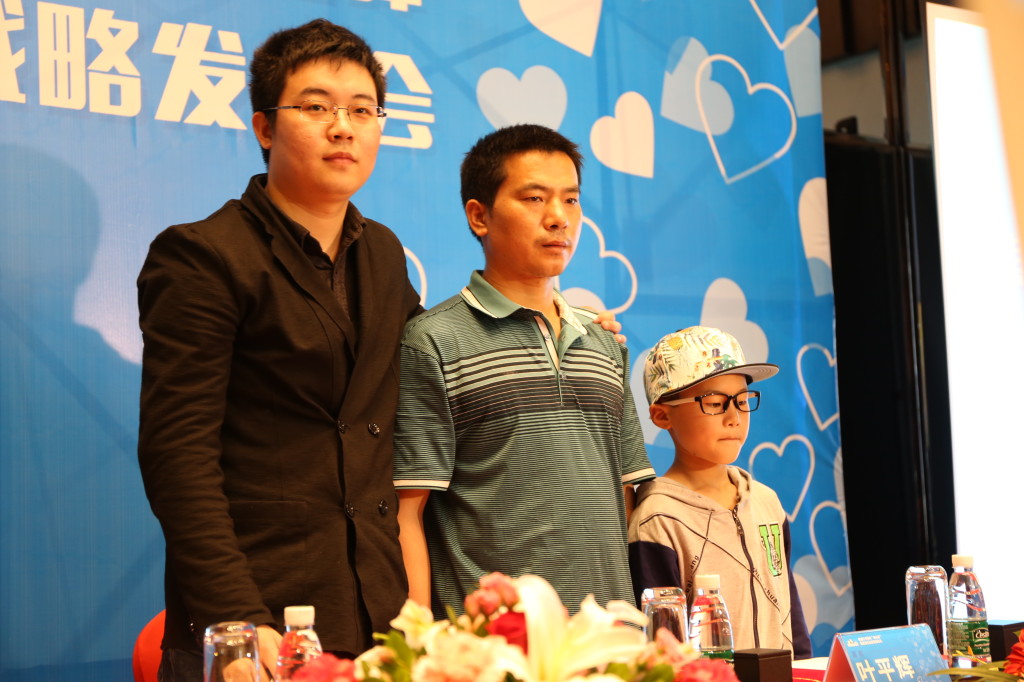 熊猫tv全面启动公益战略 长沙"小汪峰"喜获助学金