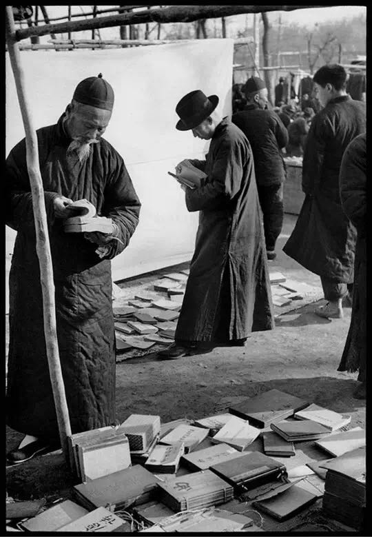 玛格南的摄影师告诉你,如何用正确的姿势读书