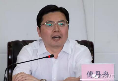 贺坚,湖南湘潭人,1962年11月生,在职研究生学历,工商管理硕士,高级