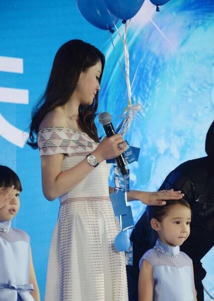 陈乔恩和姚明合影 网友:最萌身高差